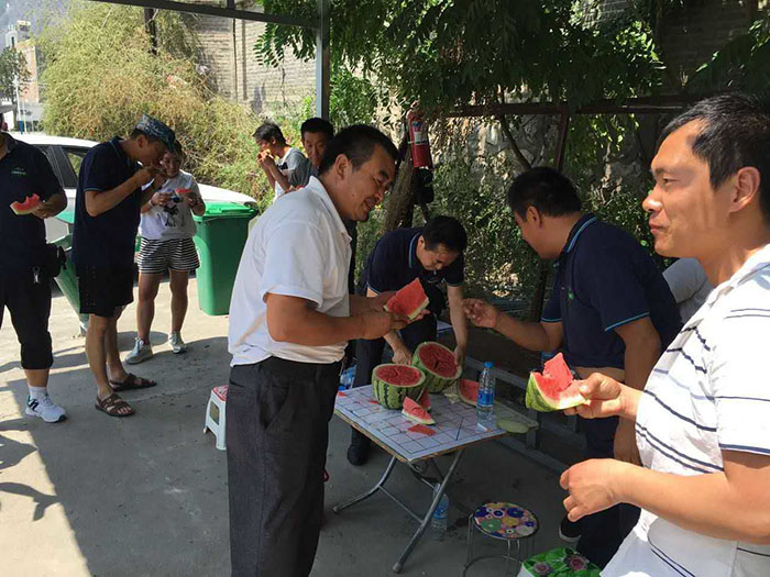 夏季给学员及教练送清凉