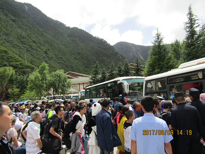 前往九寨沟抗震救灾输送旅客
