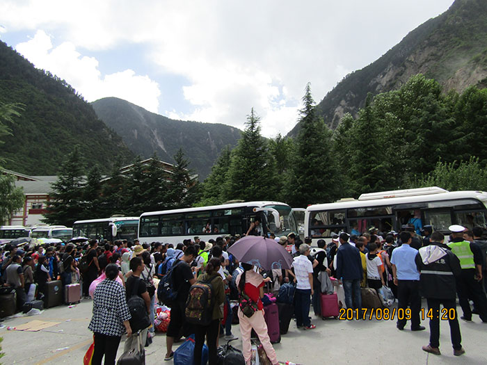 前往九寨沟抗震救灾输送旅客