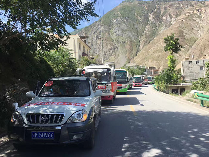 前往九寨沟抗震救灾输送旅客