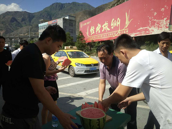 夏季慰问驾驶员