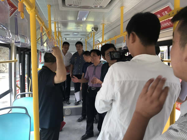 陇运集团新能源纯电动公交在文县投入使用