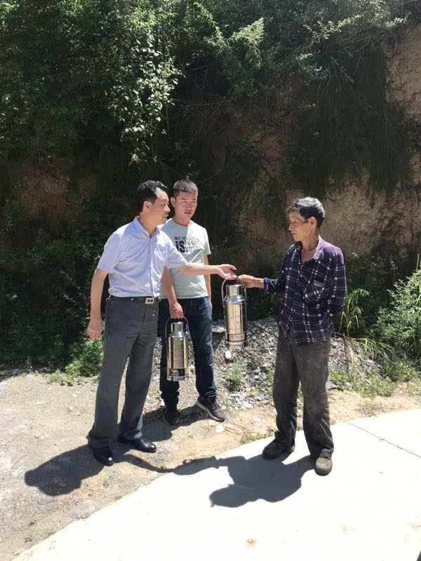 陇运集团公司深入宁强村开展迎“七一” 帮扶主题实践活动