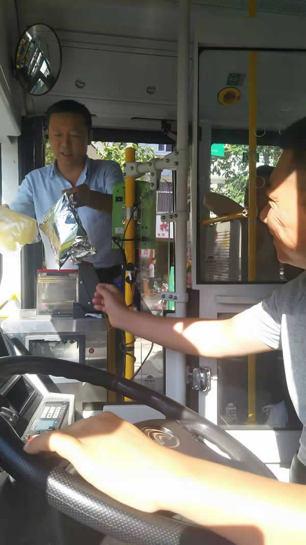 陇运集团公司开展“夏送清凉”慰问一线职工活动