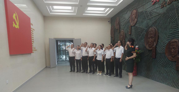 陇运集团武都汽车站党支部迎国庆70周年 “铭记历史 缅怀先烈”主题活动