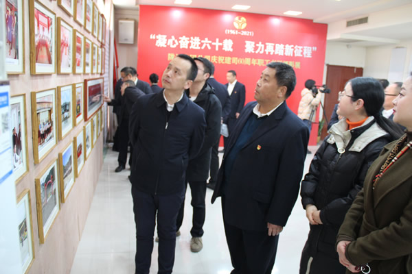 陇运集团庆祝建司60周年职工书画摄影展开幕