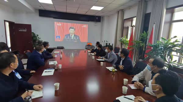 陇运集团广大员工认真收看党的二十大开幕盛况