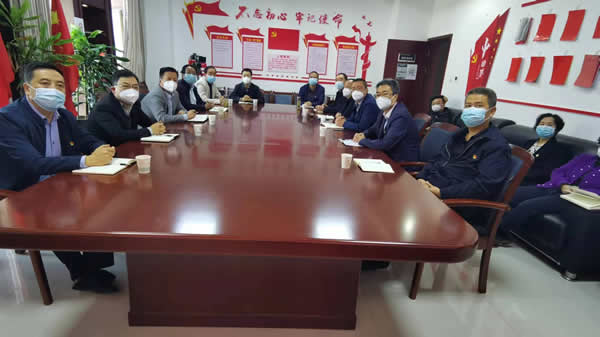 陇运集团广大员工认真收看党的二十大开幕盛况