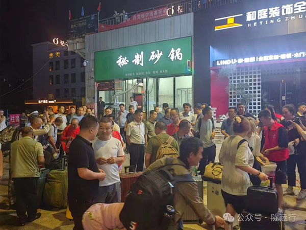 陇运集团公司全力做好滞留旅客疏运工作