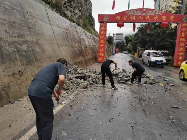 闻汛而动  主动作为 --陇运集团公司迅速行动全力做好防汛抢险和运输保障工作