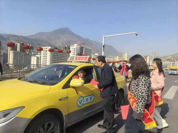 陇南市陇运集团公司组织开展“学雷锋”志愿服务活动