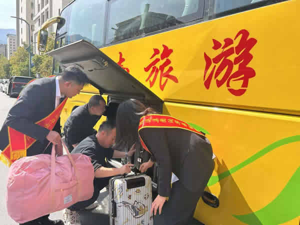 陇南市陇运集团公司组织开展“学雷锋”志愿服务活动