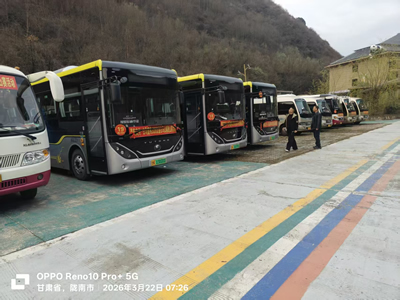 陇南市陇运集团文县客运公司、公交公司圆满完成“春韵文州·白马盛典2026文县白马山寨跑山赛”运输保障任务