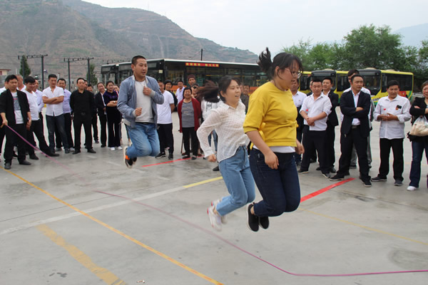 职工集体跳绳比赛